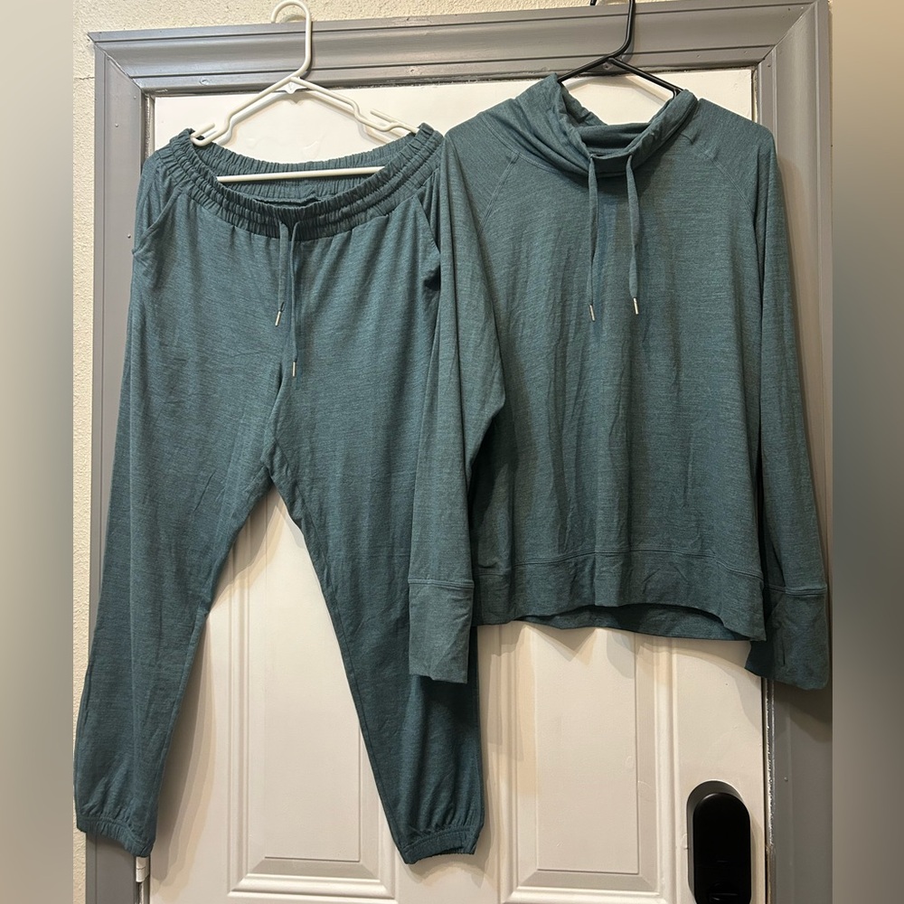 Maurices SET Teal Long Sleeve Top and Matching Joggers